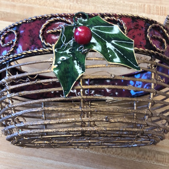 Mistletoe Christmas Metal Wire Basket with handles 9 inches x 4 inches x 7inches - Picture 4 of 4